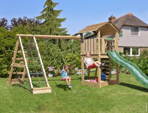 Jungle Cottage | Parque infantil de madera con columpios y red de escalada