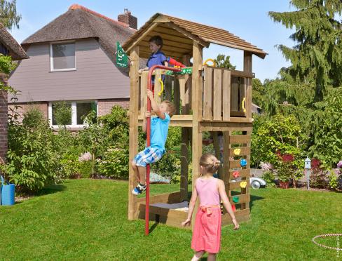 Jungle Cottage | Parque infantil de madera con poste de bombero